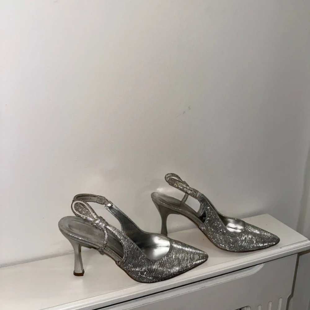 Chic Silver Slingback Heels